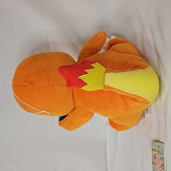 Pokemon - Charmander with Oran Berry Plushie - Picture 3 of 4